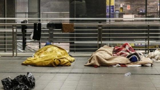 التشرد والبرد القارس يقتل مغربيان في برشلونة الإسبانية