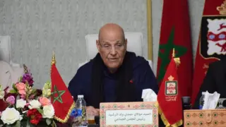 “برئاسة حمدي ولد الرشيد.. دورة فبراير لمجلس العيون تكرس نجاعة التدبير المحلي وتُتوج بمصادقة جماعية”