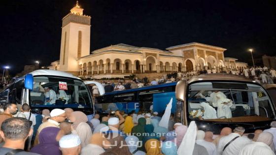 ساحة مسجد محمد السادس بالناظور تتحول إلى فضاء للاحتفاء بعودة الحجاج إلى أرض الوطن وسط أجواء من الفرح والاعتزاز