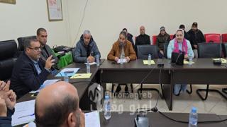 جماعة بني شيكر تصادق بالإجماع على ميزانية 2026 واتفاقية لتطوير الطرق في دورة استثنائية طبعها التضامن