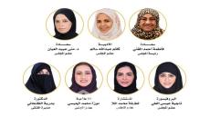 عقد مجلس أمناء جائزة الحصباة للمرأة الملهمة، التابعة لـ مؤسسة غبشة للفعاليات والتدريب، مساء أمس اجتماعه الدوري عن بُعد، برئاسة فاطمة أحمد المغني رئيسة مجلس الأمناء، وبحضور أعضاء المجلس الأديبة كلثم عبدالله، والدكتورة منى عبيد العيان، والبروفيسورة ناجية عيسى العلي، والمستشارة لطيفة محمد الملا، والإعلامية موزه محمد الحبسي، والدكتورة بدرية الظنحاني مديرة الجائزة. وناقش المجلس عدداً من الموضوعات المدرجة على جدول الأعمال، شملت تطوير فئات الجائزة، وتعزيز الحوكمة وآليات التقييم، وتوسيع نطاق المشاركة، إلى جانب مناقشة الاستعدادات الخاصة بحفل التكريم وفعاليات ملتقى الحصباة للمرأة الإماراتية في دورته الثانية، الذي تستضيفه دبي في الأول من سبتمبر المقبل، تحت شعار “بنظهر الأقوى والأفضل”. واعتمد المجلس عدداً من المقترحات، من أبرزها توسيع نطاق المشاركة باستقطاب المؤسسات، واستحداث فئات جديدة، وتعزيز حضور الشخصيات الاعتبارية، وإنشاء قاعدة بيانات للفائزات، وإتاحة المجال للمشاركات لنشر إنجازاتهن عبر منصات التواصل الاجتماعي، بما يسهم في توسيع انتشار الجائزة وتعزيز رسالتها. كما ناقش المجلس برنامج حفل التكريم ومحاور ملتقى الحصباة للمرأة الإماراتية، واعتمد عدداً من الترتيبات التنظيمية والإعلامية، بما يضمن تنظيم الحدث وفق أعلى المعايير، وإبراز الإنجازات النسائية الإماراتية والعربية، وترسيخ مكانة الجائزة كإحدى المبادرات الوطنية الداعمة للمرأة والاحتفاء بإسهاماتها في مسيرة التنمية المستدامة. وأكدت سعادة فاطمة أحمد المغني، رئيسة مجلس الأمناء، أن الجائزة تواصل ترسيخ مكانتها كمنصة وطنية رائدة لتكريم المرأة الملهمة، مشيرة إلى أن مجلس الأمناء يحرص على التطوير المستمر لمعايير الجائزة وفئاتها وآلياتها، بما يواكب تطلعات القيادة الرشيدة بدولة الإمارات في تمكين المرأة، ويعزز من القيمة المعنوية والمجتمعية للجائزة، ويجعلها نموذجاً وطنياً يحتفي بالتميز والإنجاز. من جانبها، أوضحت الدكتورة بدرية الظنحاني، مديرة الجائزة، أن الاجتماع أسفر عن مجموعة من التوصيات النوعية التي تمثل خارطة طريق للدورة المقبلة، وتشمل تطوير معايير التقييم، واستحداث فئات جديدة للتكريم، وتوسيع الشراكات المؤسسية، وتعزيز الحوكمة والشفافية، إلى جانب استكمال الاستعدادات التنظيمية والإعلامية لحفل التكريم وملتقى الحصباة، بما يضمن تقديم نسخة استثنائية تليق بمكانة المرأة الإماراتية