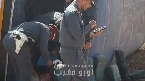 إصابة 24 تلميذا إثر انقلاب حافلة للنقل المدرسي