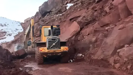 طريق أوكايمدن تحت الضغط.. تشققات مفاجئة تستنفر سلطات الحوز