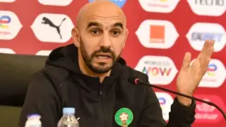 الجامعة الملكية المغربية لكرة القدم تنفي استقالة الناخب الوطني وليد الركراكي من منصبه في تدريب “أسود الأطلس