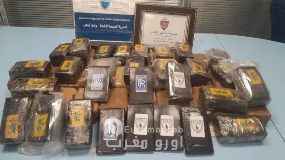 إجهاض محاولة للتهريب الدولي للمخدرات وحجز 300 كيلوغراما من مخدر الشيرا بمعبر الكركرات جنوب الداخلة