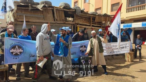 فيديو تجار سوق بني انصار يرفعون صوت الغضب ضد “قطع الأرزاق” في وقفة احتجاجية حاشدة