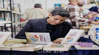 وسط حضور أكاديمي وإعلامي.. بوخصاص يوقع “التأثير الناعم في الإعلام” بمعرض الرباط
