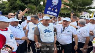 موكب مهيب يهزّ بني أنصار.. حشود تملأ القاعة ومحيطها في مهرجان محمد مومني لحزب “الجرار”