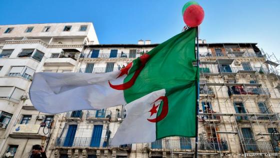 الجزائر.. اتهام ثلاثة عسكريين بـ”الخيانة العظمى”