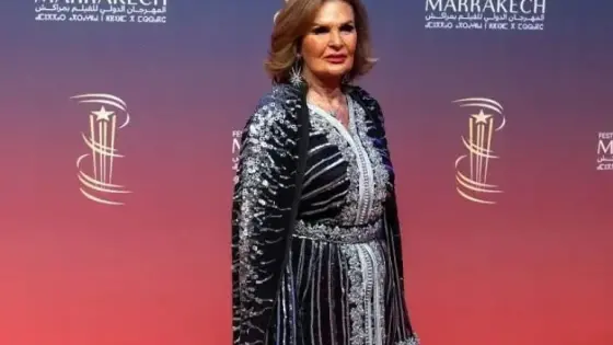 الفنانة يسرا تتألق بإطلالة راقية من تصميم “دار فاطم” للأزياء في افتتاح المهرجان الدولي للفيلم بمراكش