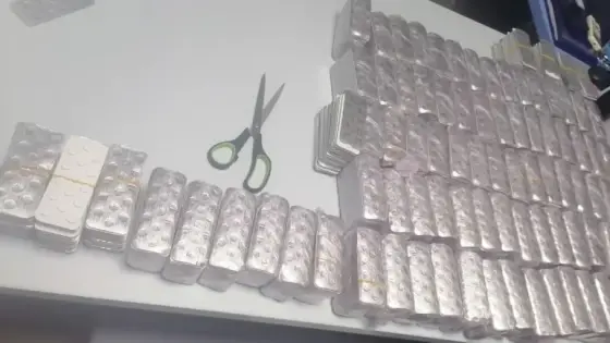 توقيف مشتبه فيه بمركز باب سبتة عمره 34 سنة بعد اجهاض تهريبه ل 54 الف قرص مخدر