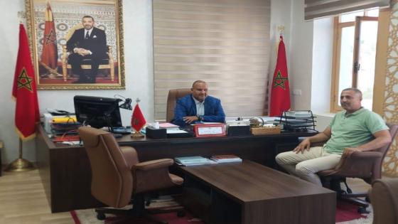رئيس جماعة سيدي إفني يستقبل رئيس مركز الدراسات الاستراتيجية لشؤون الأفريقية ببلجيكا لتعزيز التعاون التنموي