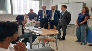 السفير إينريكي أوخيدا يزور المعهد الإسباني “لوبي دي بيغا” في الناظور ويثني على أدائه المتميز
