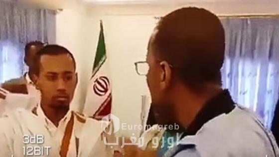 Des membres du Polisario expriment leur soutien inconditionnel à Téhéran lors d’une cérémonie de condoléances organisée par l’ambassade d’Iran en Algérie.