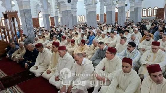 عامل إقليم الحسيمة يترأس صلاة عيد الفطر وسط أجواء روحانية وحضور مكثف للمصلين