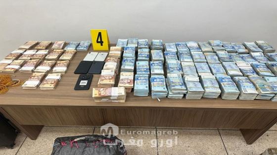 عملية أمنية مشتركة بوجدة تطيح بشبكة دولية لتهريب المخدرات وتضبط مبالغ مالية مهمة