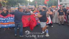 *Manifestantes ultrajaban y desgarraban la bandera Marroquí frente al Congreso de los Diputados en Madrid*