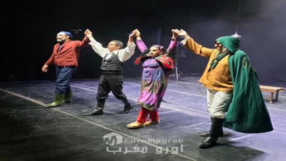 جولة فرقة مسرح الحال بجهة فاس مكناس بمسرحية “لافاش” تحصد النجاح