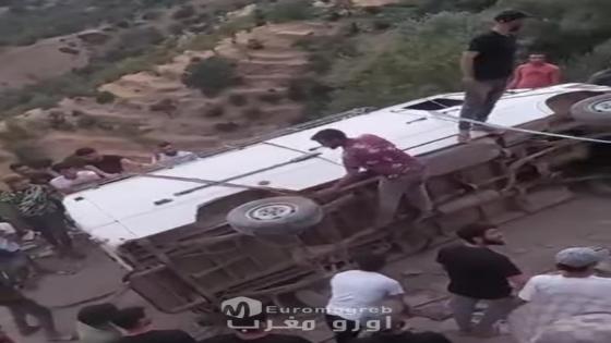 معاناة الطرق بنواحي الحسيمة تتواصل.. انقلاب سيارة بدوار تينط ونجاة ركابها بأعجوبة