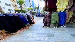 استغلال الرصيف بشارع محمد بن عبد الكريم الخطابي يثير استياء المارة بالحسيمة
