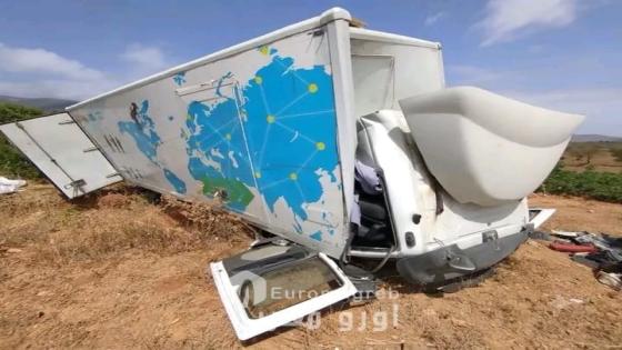 نجاة سائق شاحنة بأعجوبة بعد انحراف مركبته على الطريق الوطنية رقم 16 بضواحي الحسيمة