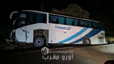 إصابات متفاوتة الخطورة في اصطدام بين سيارة وحافلة لنقل المسافرين بنواحي إقليم الحسيمة