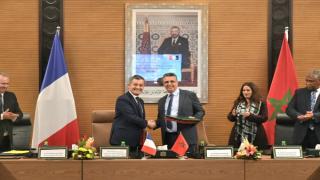 وزير العدل عبد اللطيف وهبي يوقع خطة عمل مع نظيره الفرنسي لتعزيز الشراكة الثنائية في مجال العدالة بين المغرب و فرنسا