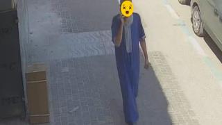كاميرا مراقبة توثق سرقة سلم في وضح النهار بمدينة سلوان