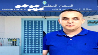 التعسف في ترحيل السجناء: عقوبة مضاعفة للأسرة والسجين