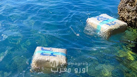 العثور على رزمتين من مخدر الحشيش طافيتين قبالة سواحل الحسيمة