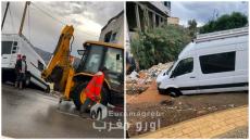 بني بوعياش.. الأمطار تتسبب في علق سيارة بحي أكادير وتدخل جرافة لإخراجها