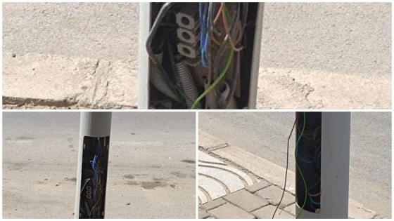 أسلاك كهربائية عارية تهدد حياة المواطنين بشارع محمد الخامس بمدينة سلوان